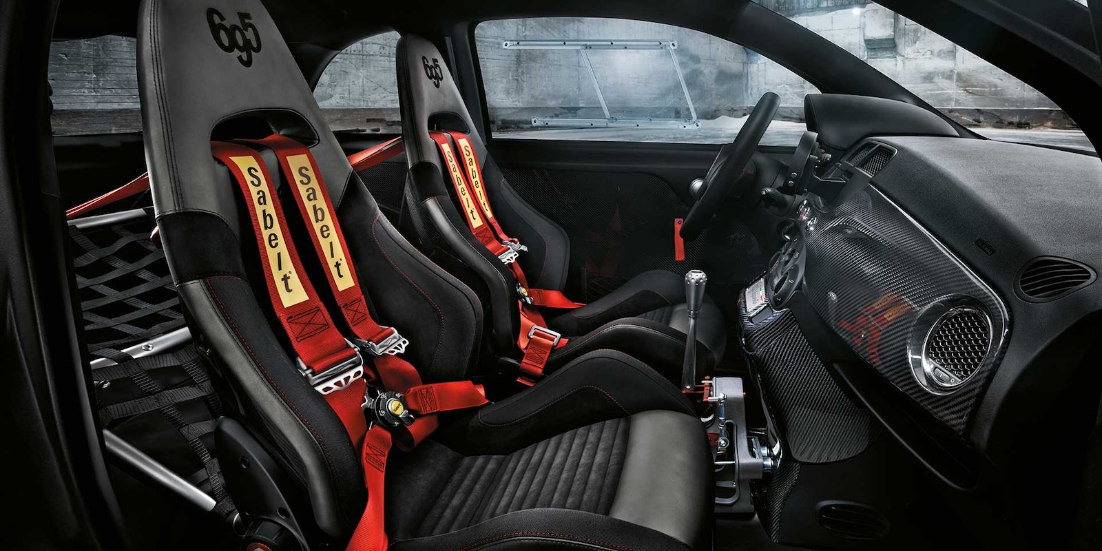 Abarth 695 Biposto unique features photo