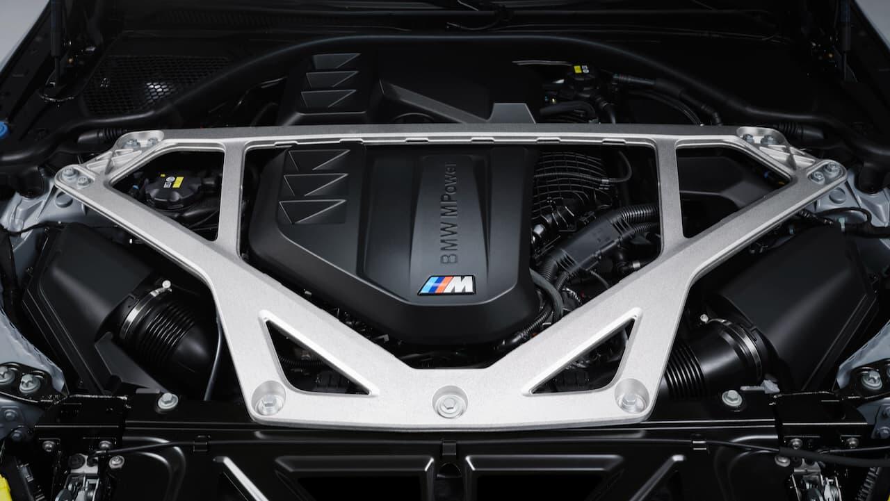 BMW M4 CSL engine photo